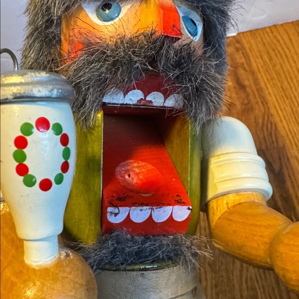 Holzkunst Christian Ulbricht German Smoking Woodsman Nutcracker